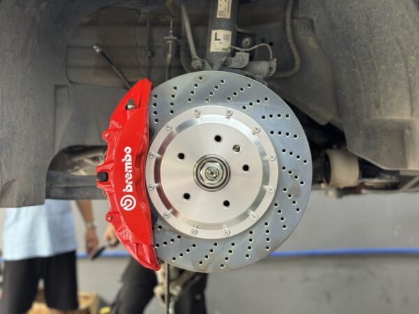 Усиленная 6ти поршневая тормозная система Brembo CTSV для Geely Atlas Pro передняя ось от R18