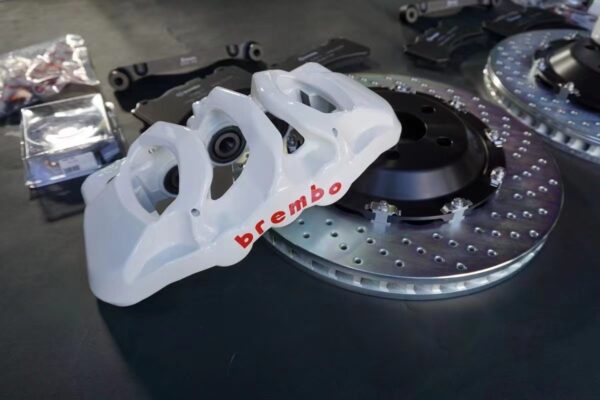 Усиленная 6ти поршневая тормозная система Brembo BM6 для Geely Coolray передняя ось от R19
