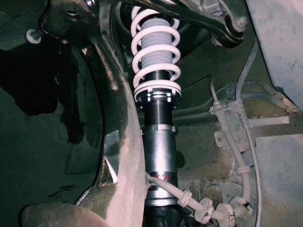 Винтовая подвеска (койловеры) Audi A4 FWD B8/8K 2008-2016 DWD с регулировкой демпфера 32 положения. — изображение 3