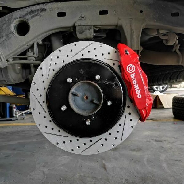 Спортивная 4х поршневая тормозная система для Dodge Challenger Brembo GT4 задняя ось от R17
