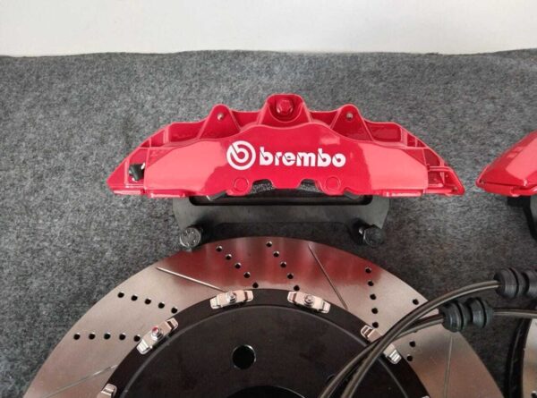 Спортивная 8ми поршневая тормозная система Brembo GT8 для Subaru Legacy передняя ось от R20 — изображение 2